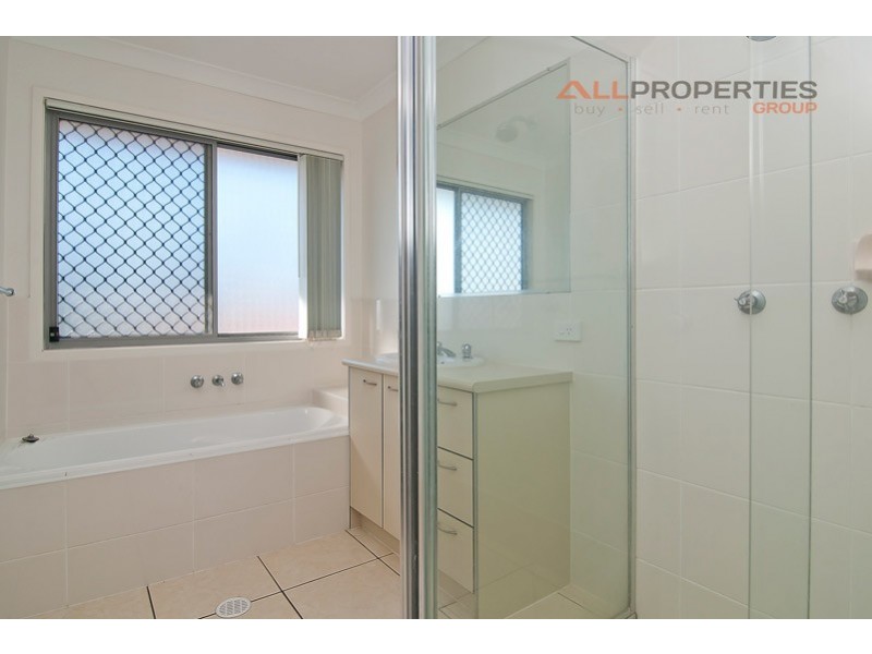 3 Tahlee Court, Regents Park QLD 4118