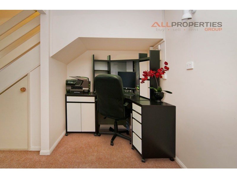 2/17 Monash Road, Loganlea QLD 4131