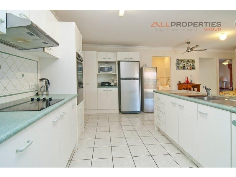 5 FROMELLES COURT, Regents Park QLD 4118