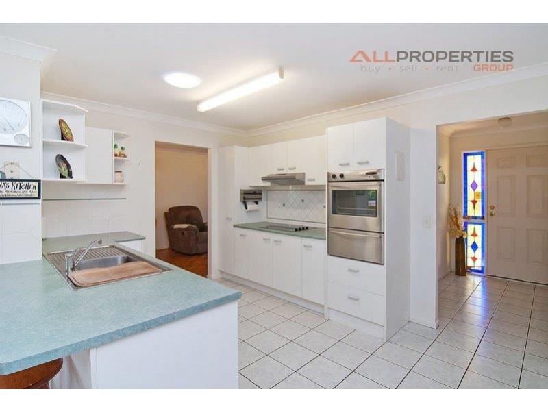 5 FROMELLES COURT, Regents Park QLD 4118