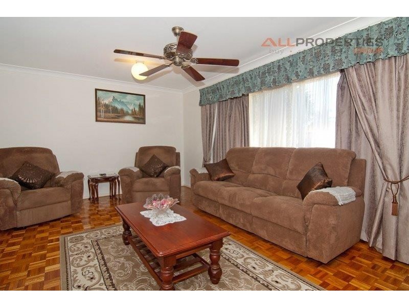 5 FROMELLES COURT, Regents Park QLD 4118