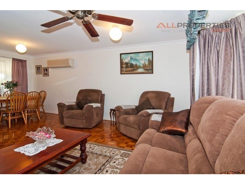 5 FROMELLES COURT, Regents Park QLD 4118