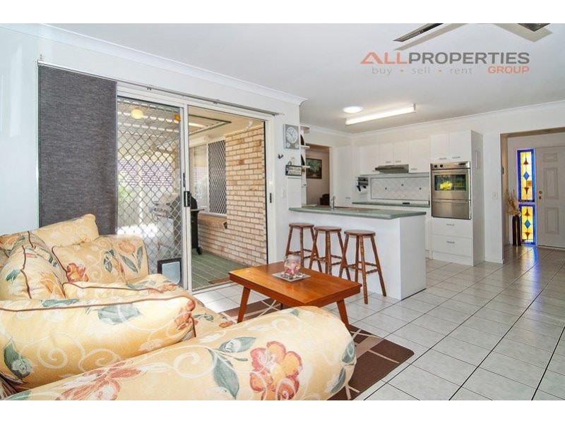5 FROMELLES COURT, Regents Park QLD 4118