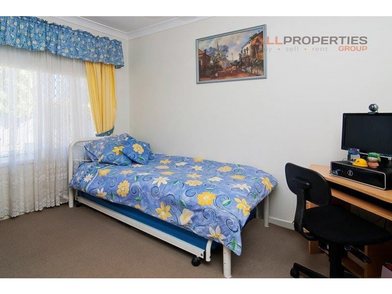 5 FROMELLES COURT, Regents Park QLD 4118