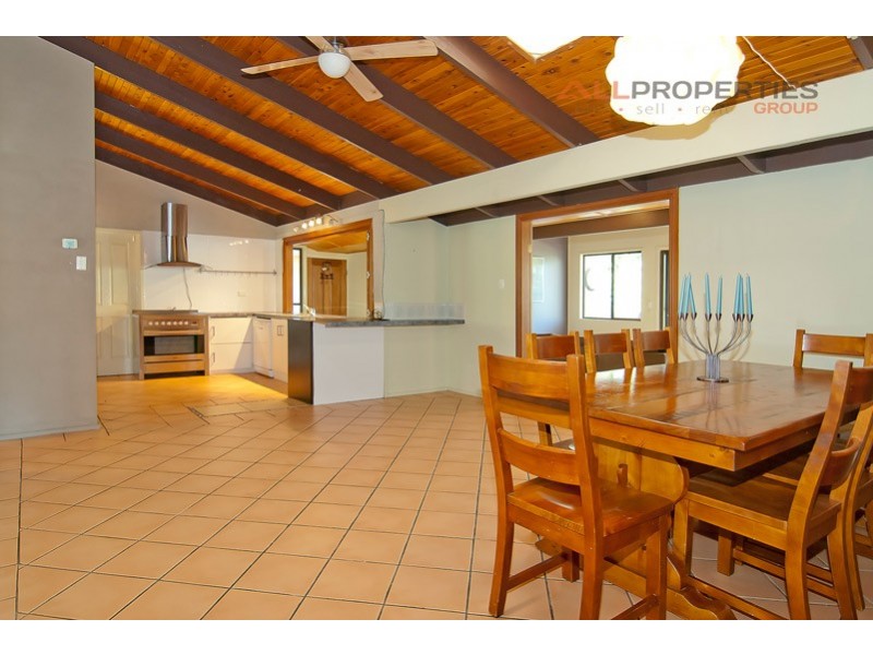 230 Forestdale Drive, Forestdale QLD 4118