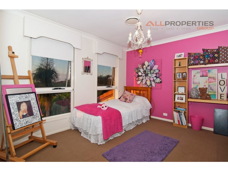 9 Mathison Ct, Redland Bay QLD 4165