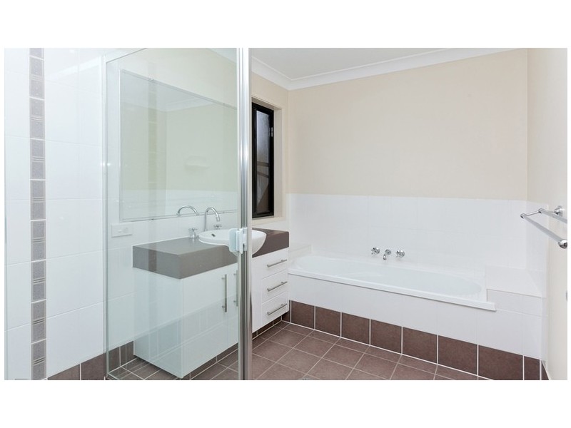 6 Cottonwood Crescent, Springfield Lakes QLD 4300
