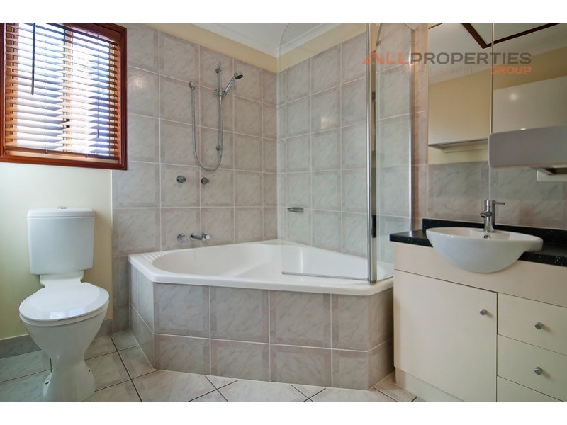 31-33 Teresa Drive, Munruben QLD 4125