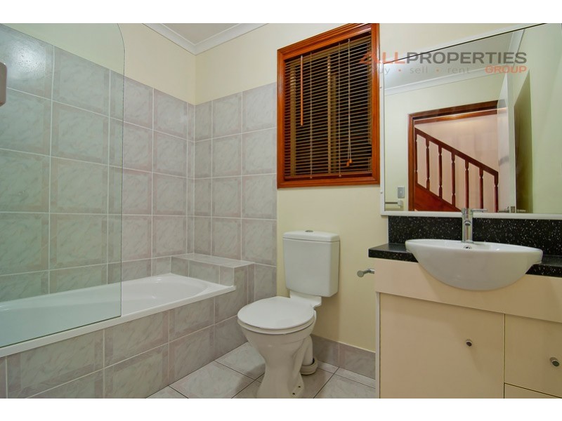 31-33 Teresa Drive, Munruben QLD 4125