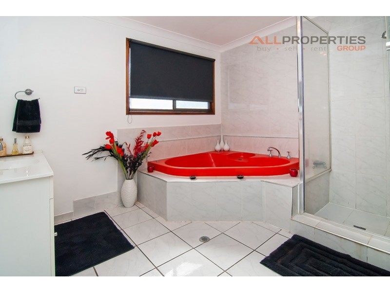 150 VANSITTART ROAD, Regents Park QLD 4118