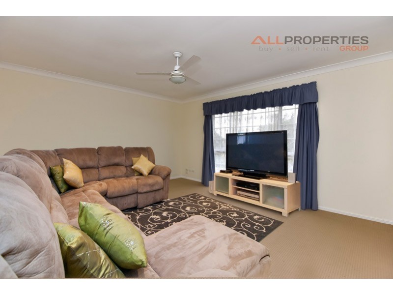 7 IBERIS COURT, Regents Park QLD 4118