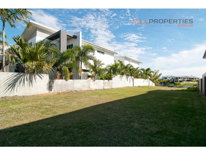 16 River Links East Boulevard, Helensvale QLD 4212