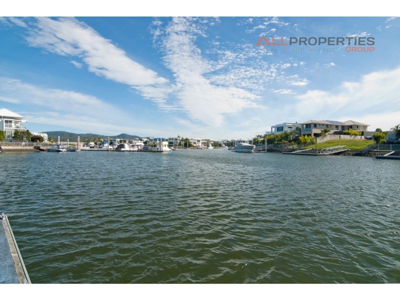 16 River Links East Boulevard, Helensvale QLD 4212
