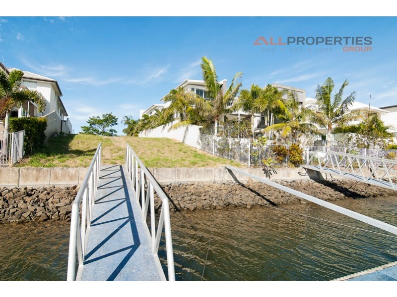 16 River Links East Boulevard, Helensvale QLD 4212