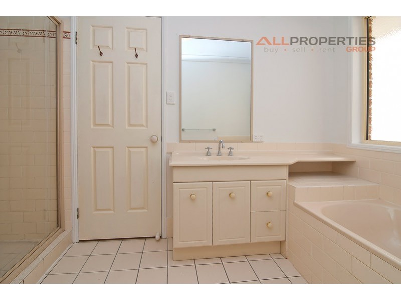 5 Summerhill Pl, Forest Lake QLD 4078