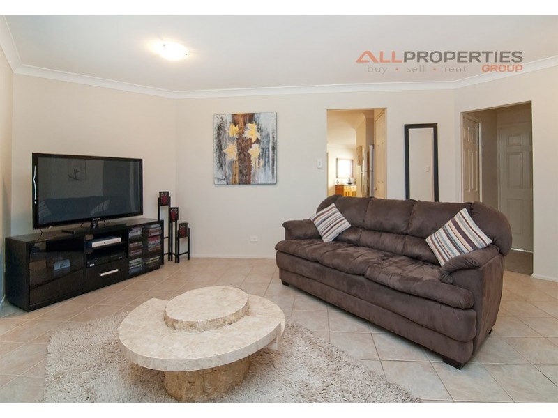 15 Seaton Street, Hillcrest QLD 4118