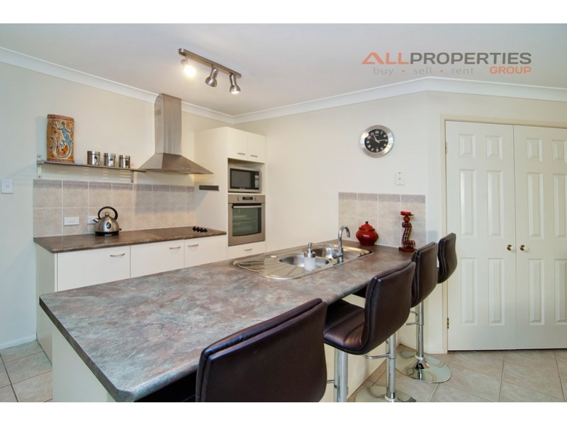 15 Seaton Street, Hillcrest QLD 4118