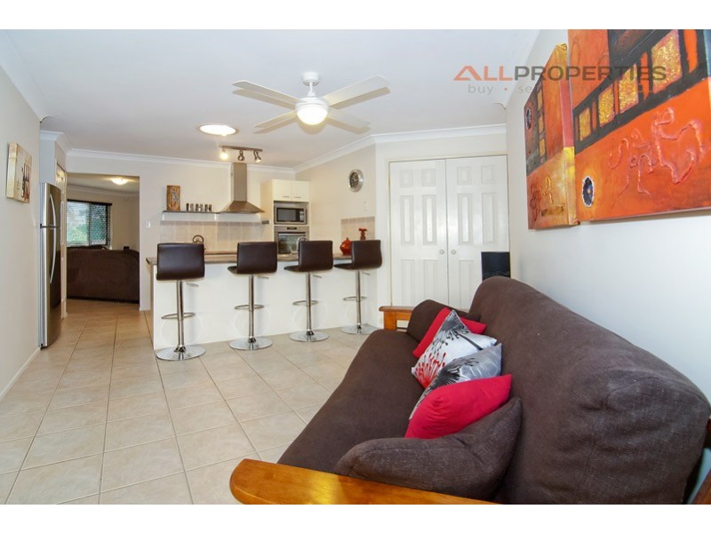 15 Seaton Street, Hillcrest QLD 4118