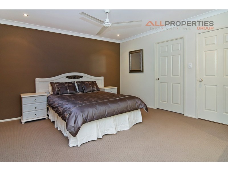 15 Seaton Street, Hillcrest QLD 4118