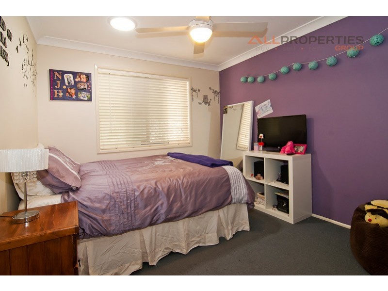 15 Seaton Street, Hillcrest QLD 4118