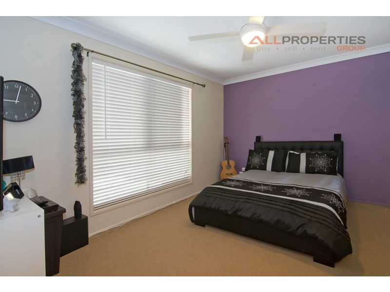 15 Seaton Street, Hillcrest QLD 4118