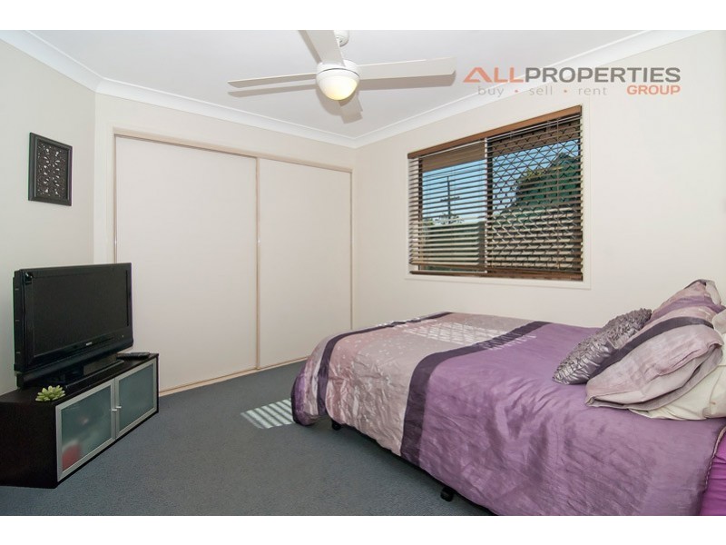 15 Seaton Street, Hillcrest QLD 4118