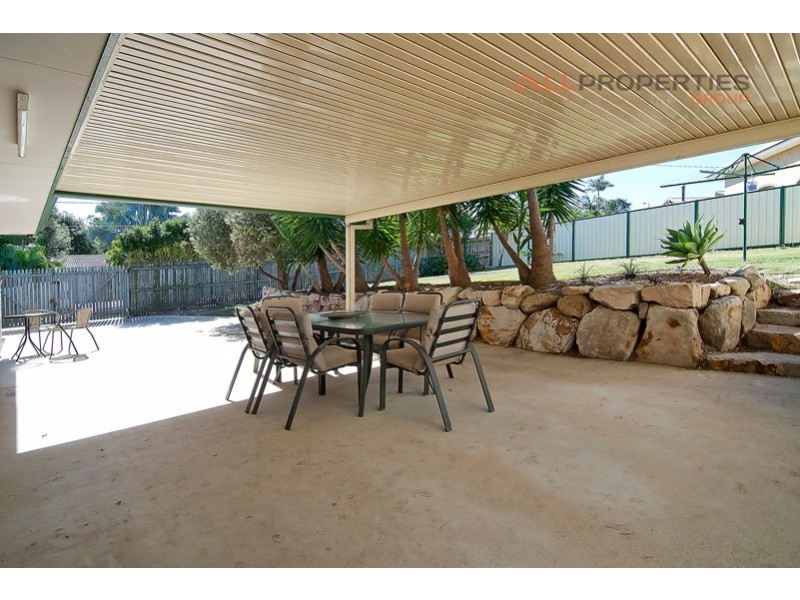 15 Seaton Street, Hillcrest QLD 4118