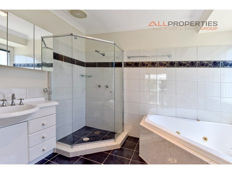 55 Honeysuckle Way, Calamvale QLD 4116