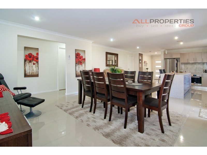 16 Dily Street, Hillcrest QLD 4118