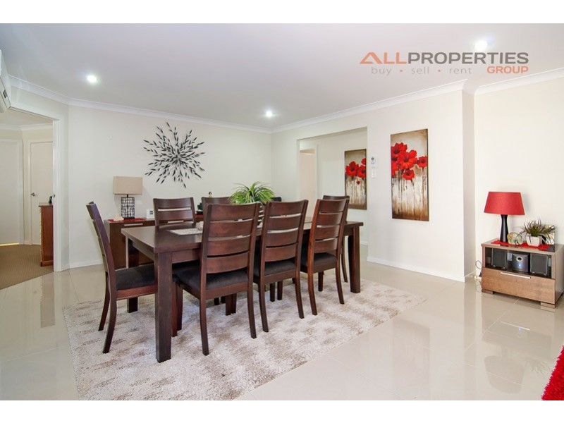 16 Dily Street, Hillcrest QLD 4118