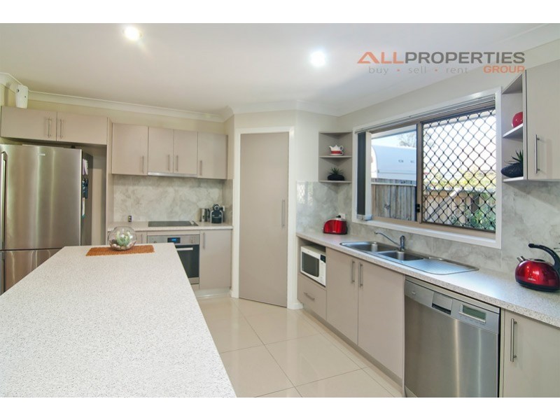 16 Dily Street, Hillcrest QLD 4118