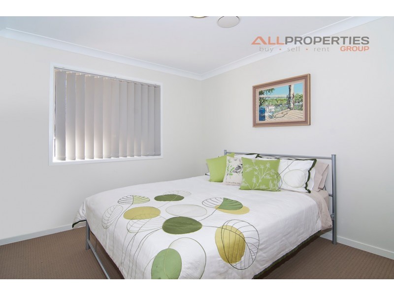 16 Dily Street, Hillcrest QLD 4118