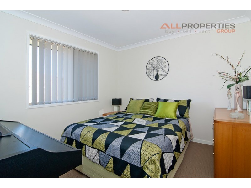 16 Dily Street, Hillcrest QLD 4118
