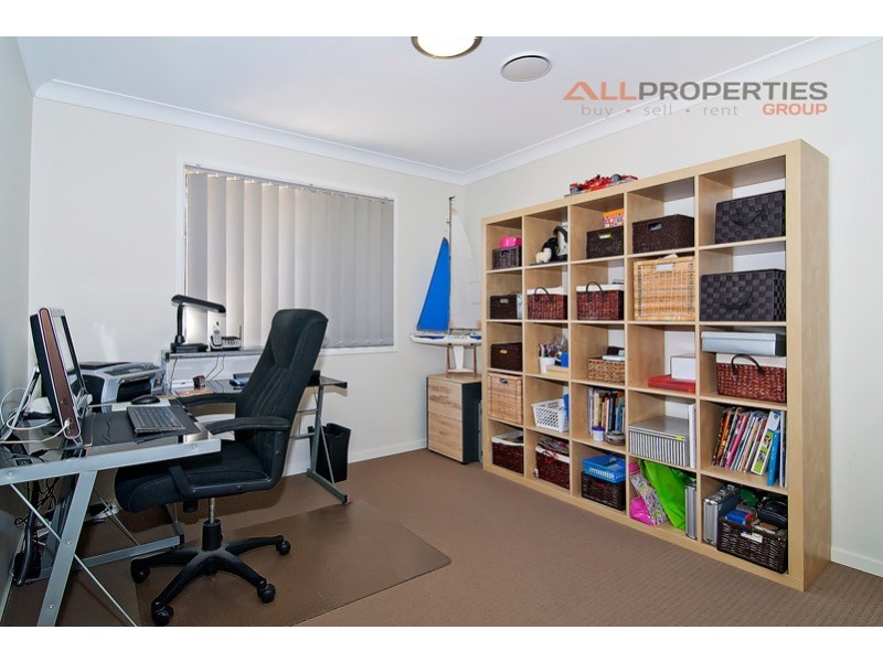 16 Dily Street, Hillcrest QLD 4118