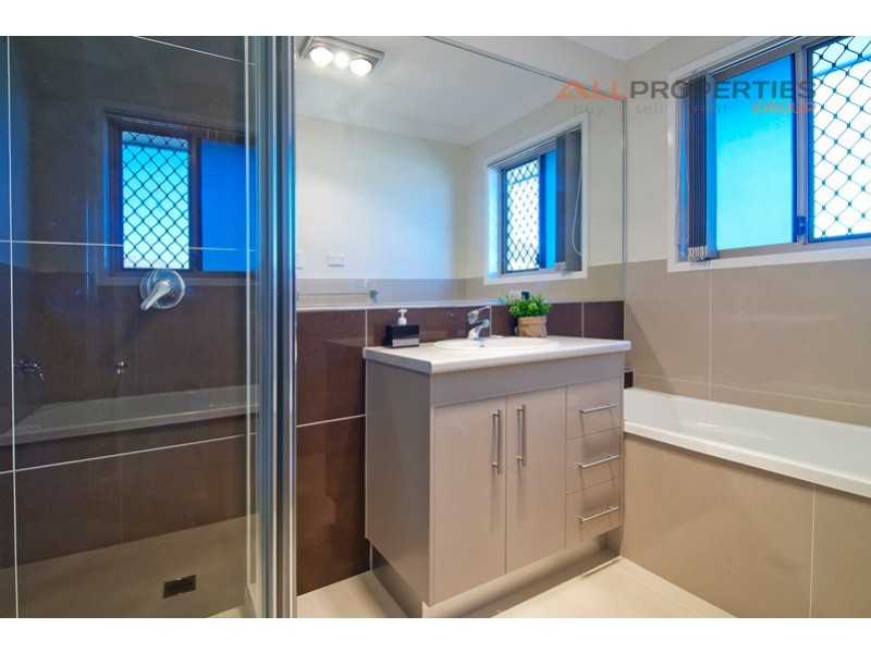16 Dily Street, Hillcrest QLD 4118