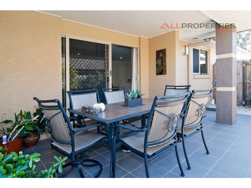 16 Dily Street, Hillcrest QLD 4118