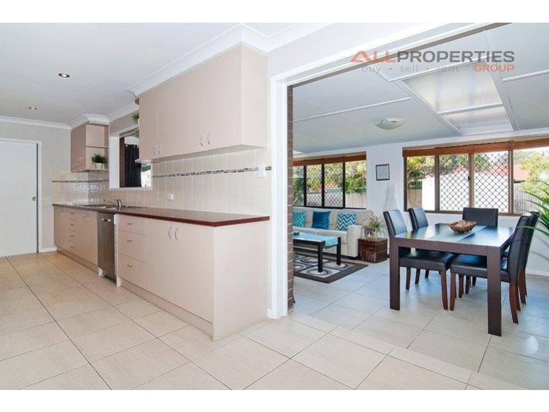6 LICHEN COURT, Regents Park QLD 4118