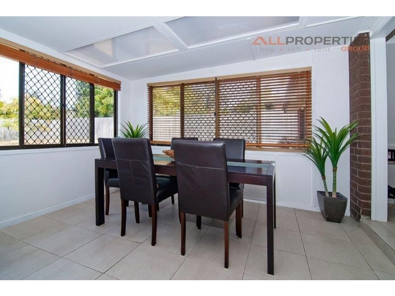 6 LICHEN COURT, Regents Park QLD 4118