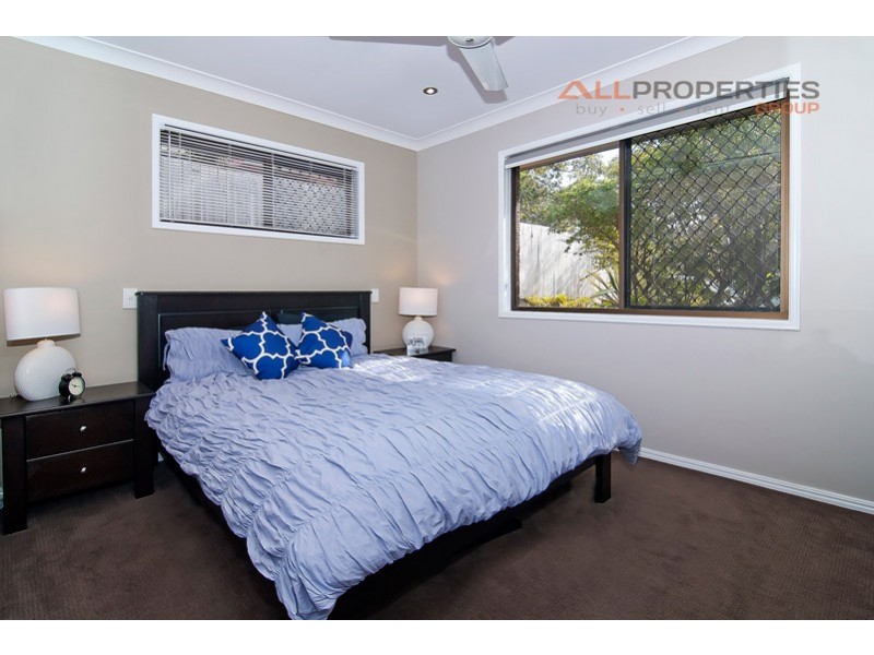 6 LICHEN COURT, Regents Park QLD 4118