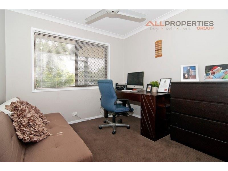 6 LICHEN COURT, Regents Park QLD 4118