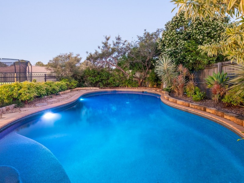 17 HALDHAM CRESCENT, Regents Park QLD 4118