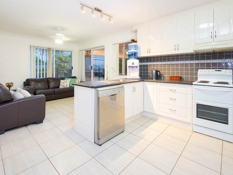 17 HALDHAM CRESCENT, Regents Park QLD 4118