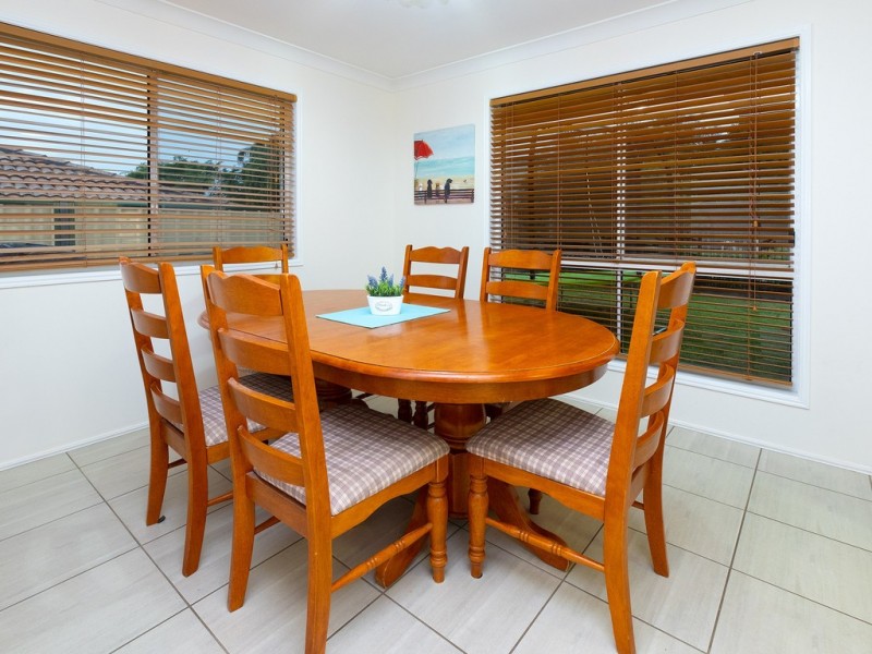 17 HALDHAM CRESCENT, Regents Park QLD 4118
