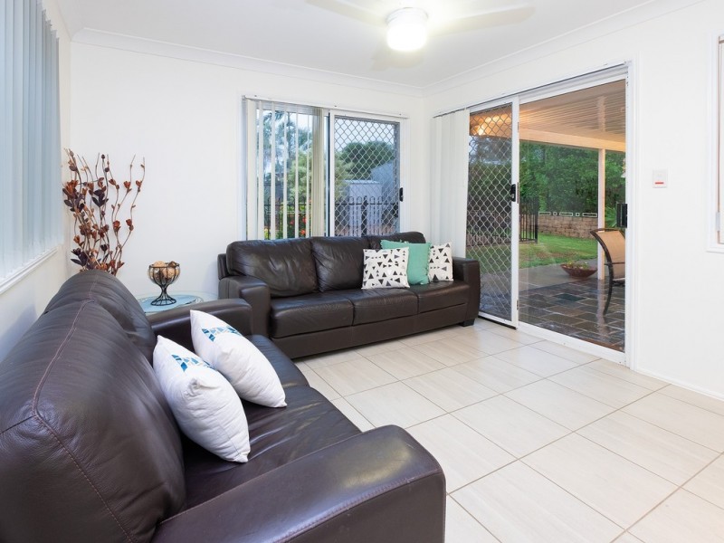 17 HALDHAM CRESCENT, Regents Park QLD 4118