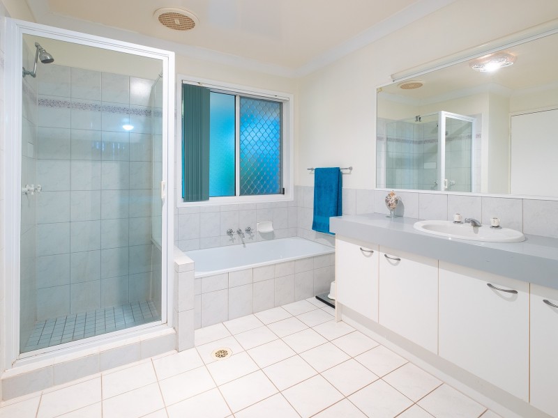 17 HALDHAM CRESCENT, Regents Park QLD 4118