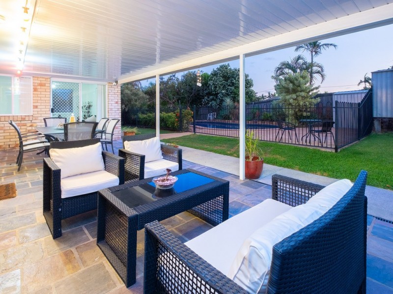 17 HALDHAM CRESCENT, Regents Park QLD 4118