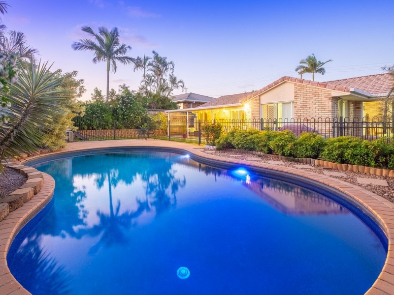 17 HALDHAM CRESCENT, Regents Park QLD 4118