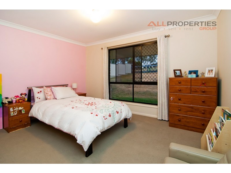 27 Avocet Ct, Greenbank QLD 4124