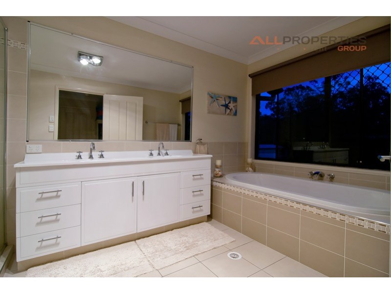 27 Avocet Ct, Greenbank QLD 4124
