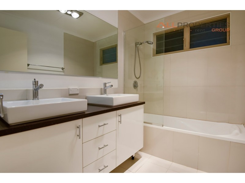 11 CONIFER STREET, Hillcrest QLD 4118